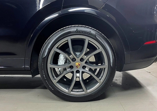 Porsche Cayenne cena 399000 przebieg: 101861, rok produkcji 2018 z Kleszczele małe 781